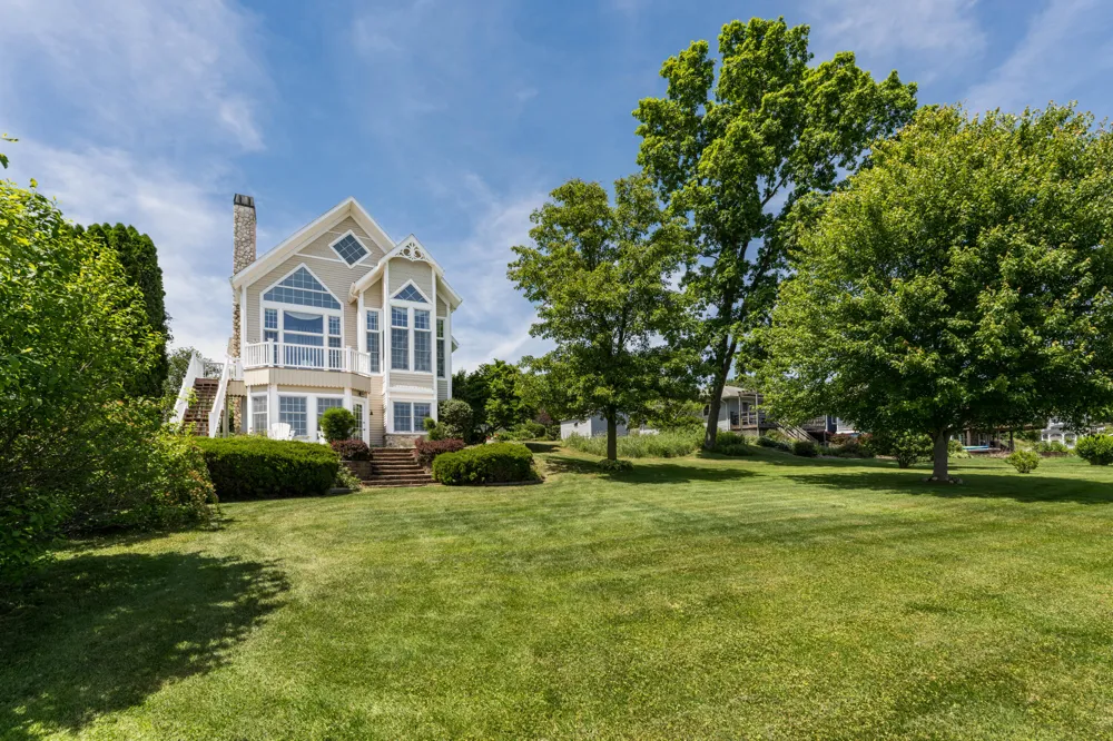 15311 S Barton Lake Drive Vicksburg, MI 49097