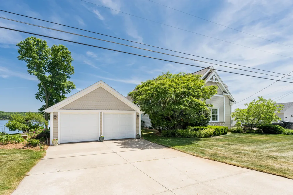 15311 S Barton Lake Drive Vicksburg, MI 49097