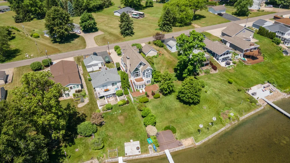 15311 S Barton Lake Drive Vicksburg, MI 49097