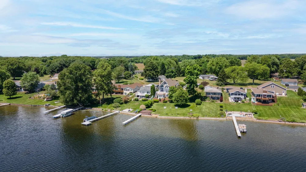 15311 S Barton Lake Drive Vicksburg, MI 49097