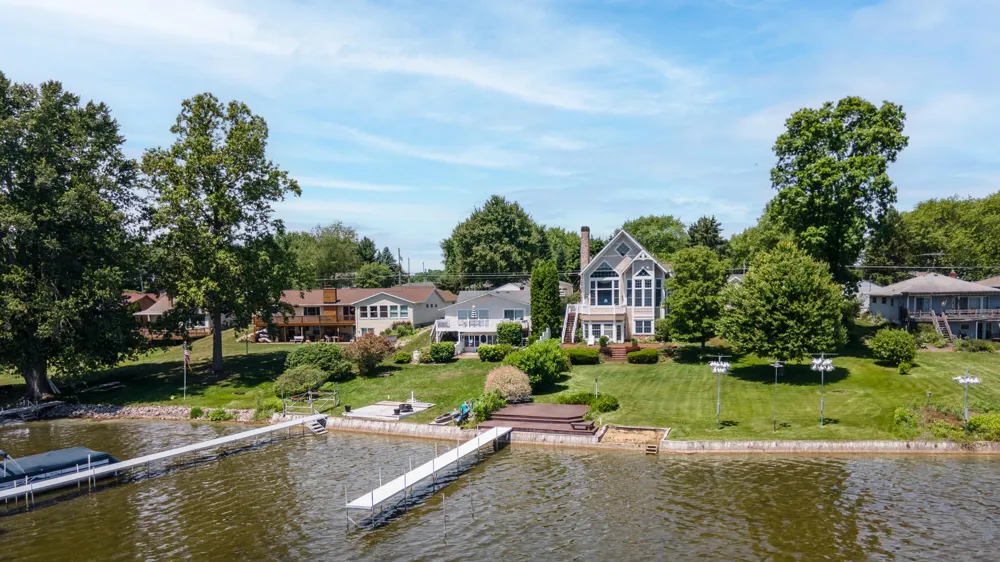 15311 S Barton Lake Drive Vicksburg, MI 49097