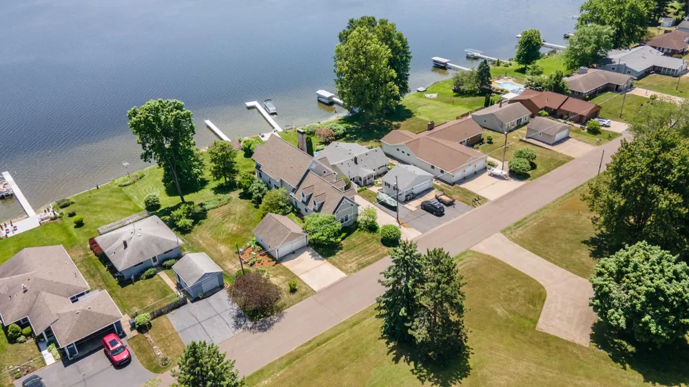 15311 S Barton Lake Drive Vicksburg, MI 49097