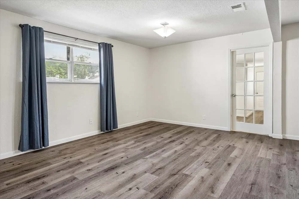 108 Reaves Lane Hurst, TX 76053