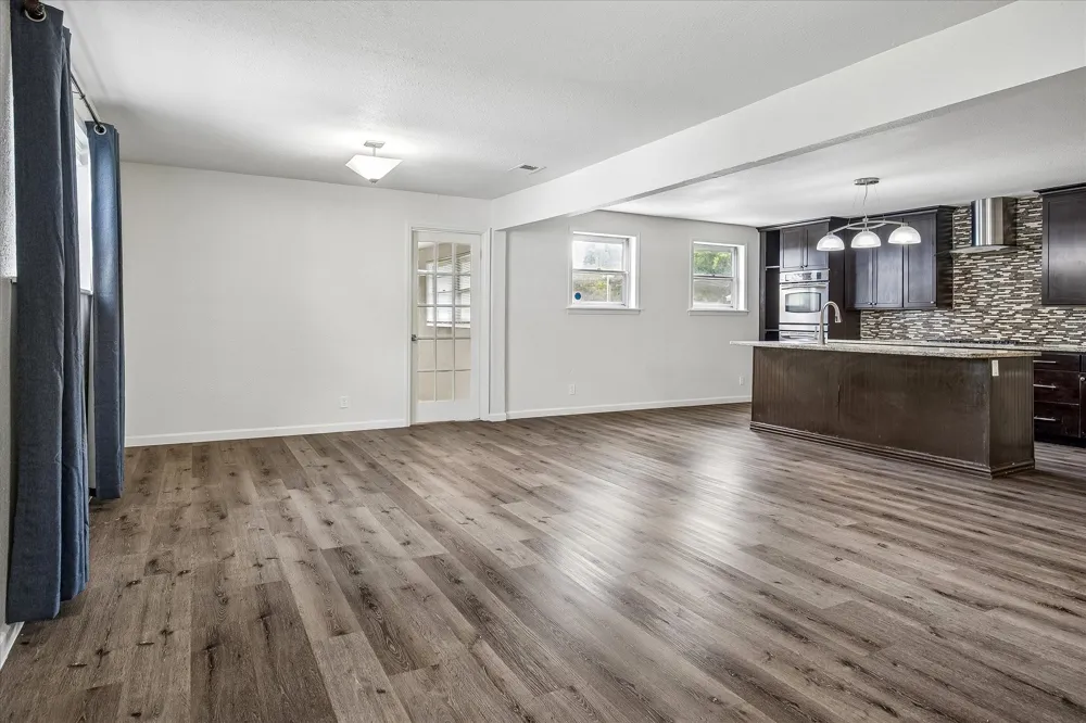 108 Reaves Lane Hurst, TX 76053