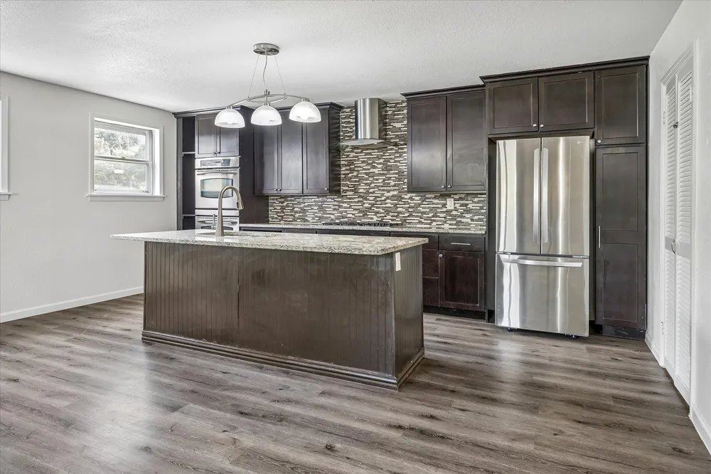 108 Reaves Lane Hurst, TX 76053