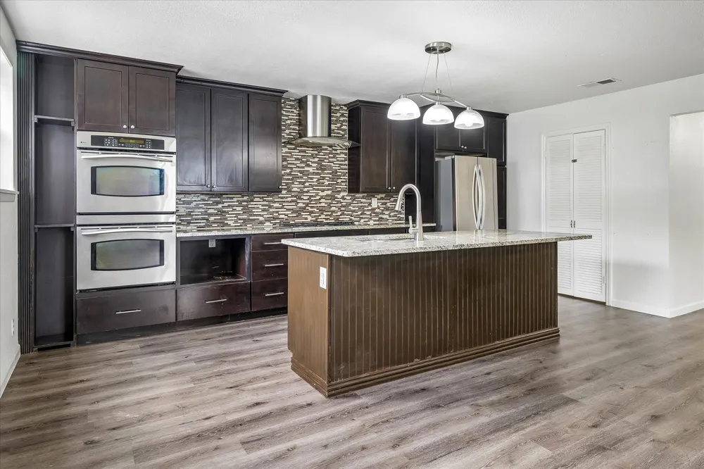 108 Reaves Lane Hurst, TX 76053