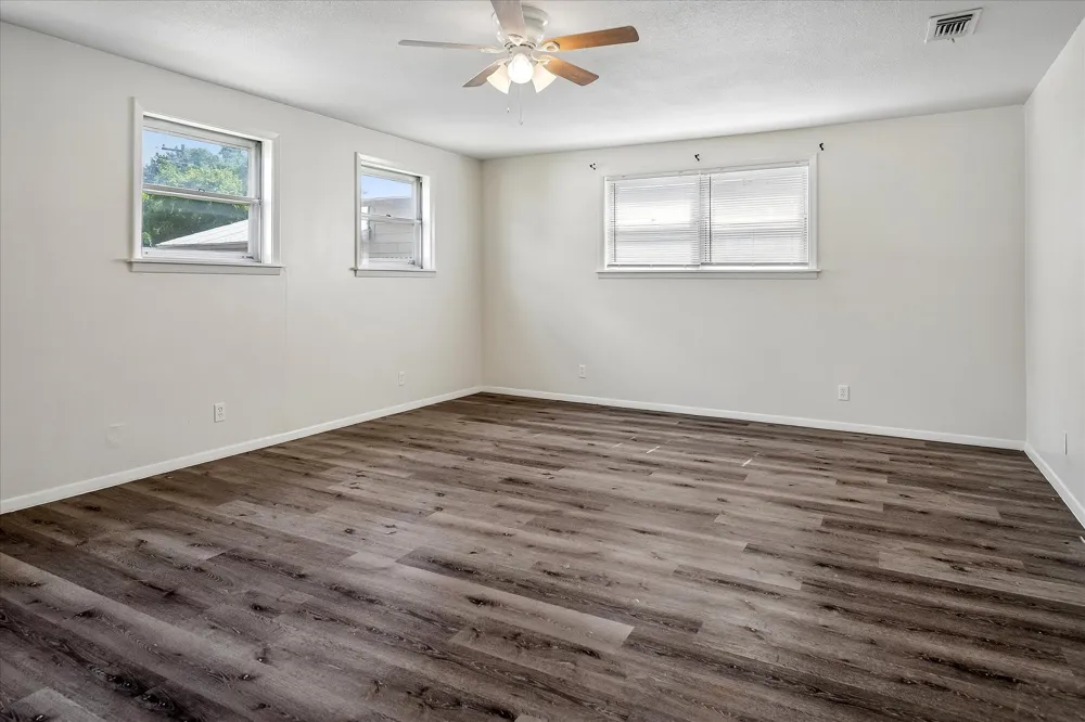 108 Reaves Lane Hurst, TX 76053