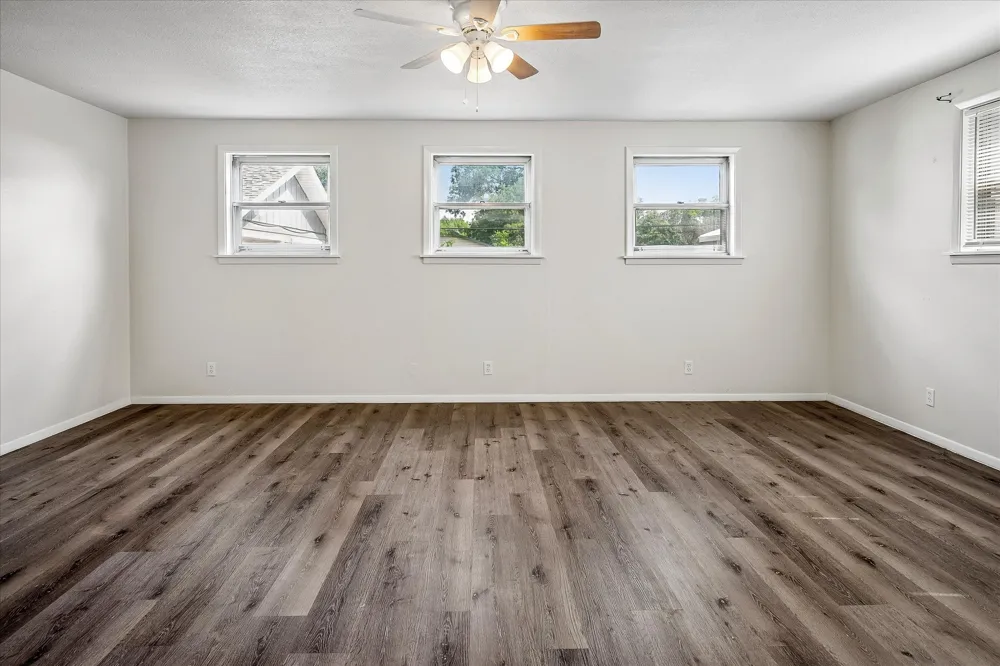 108 Reaves Lane Hurst, TX 76053