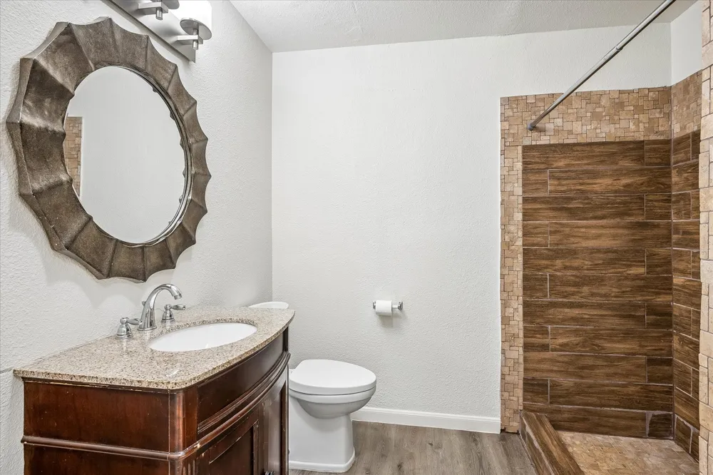 108 Reaves Lane Hurst, TX 76053