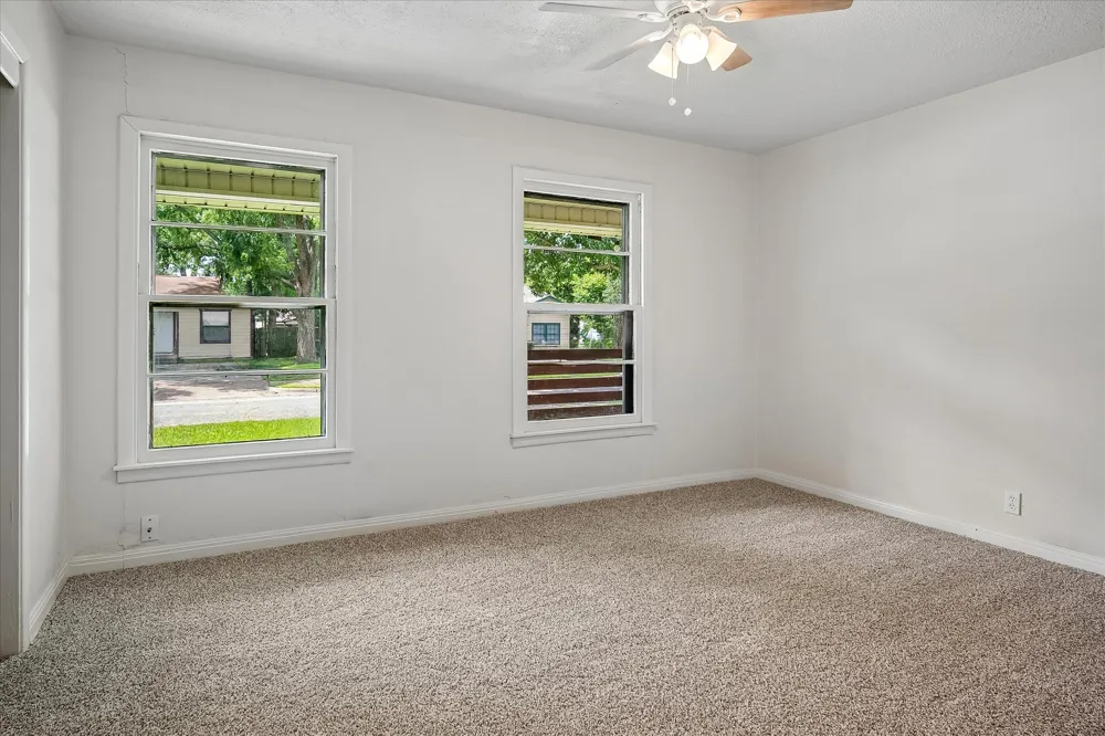 108 Reaves Lane Hurst, TX 76053