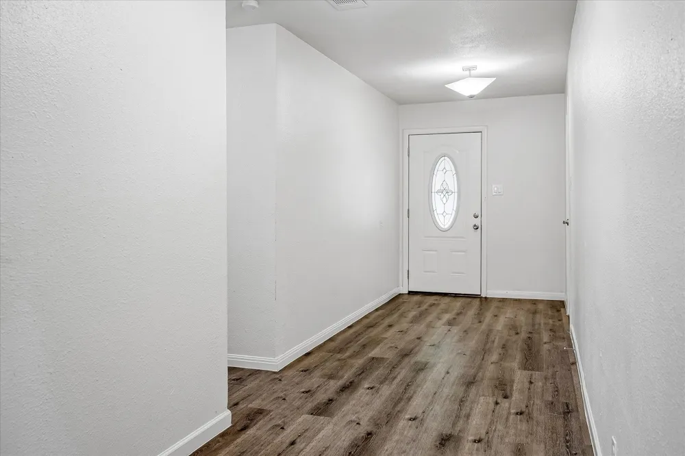 108 Reaves Lane Hurst, TX 76053