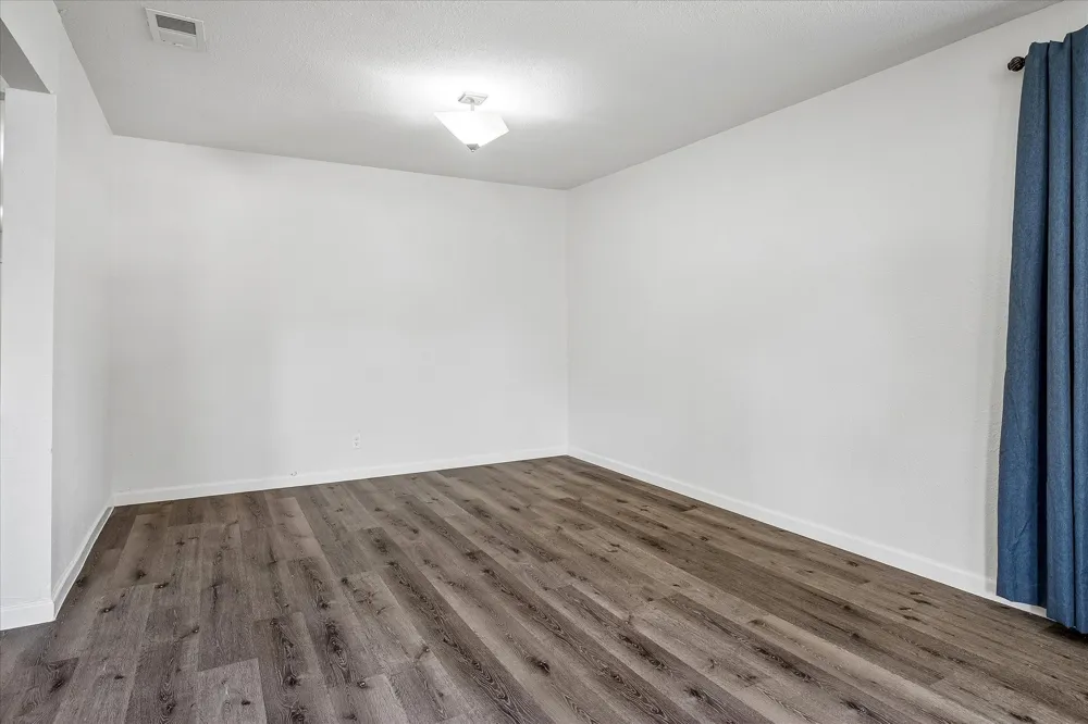 108 Reaves Lane Hurst, TX 76053
