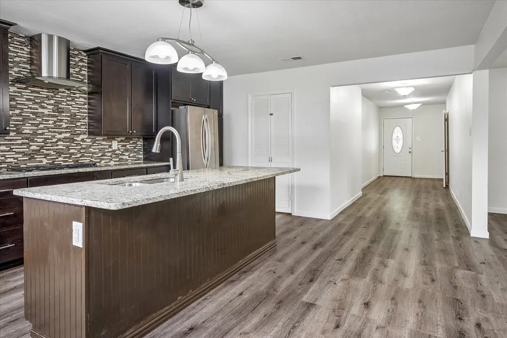 108 Reaves Lane Hurst, TX 76053