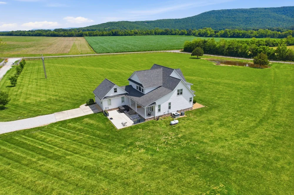 354 Garner Rd Decherd, TN 37324