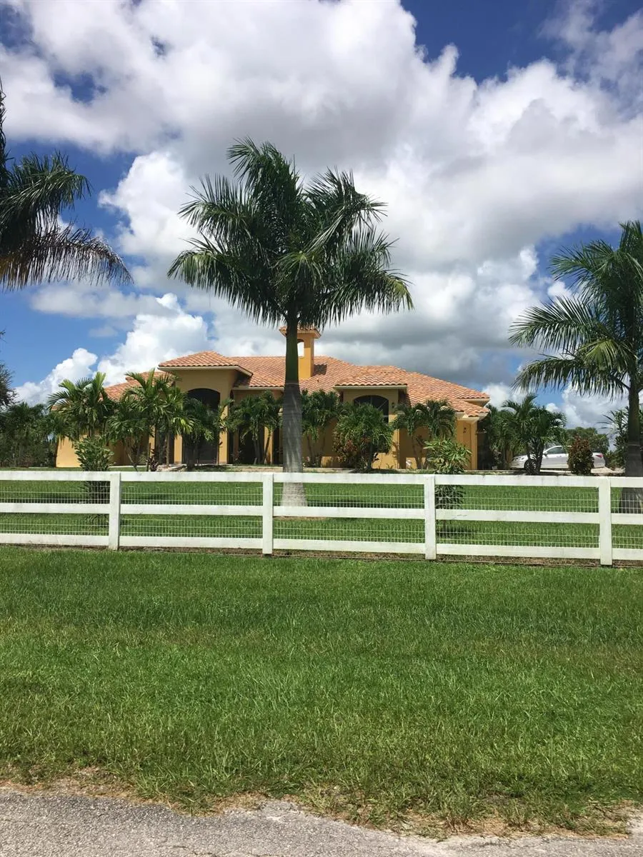 17755 Fox Trail Lane Loxahatchee, FL 33470