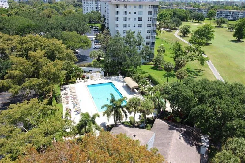 3507 Oaks Way #307 Pompano Beach, FL 33069