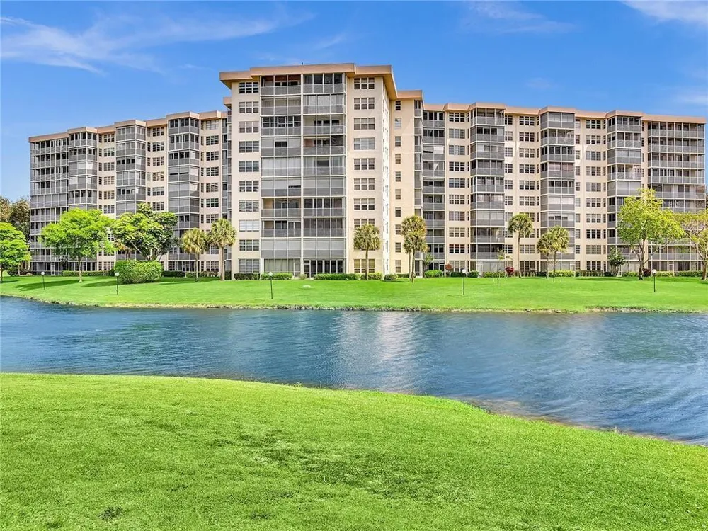 3507 Oaks Way #307 Pompano Beach, FL 33069