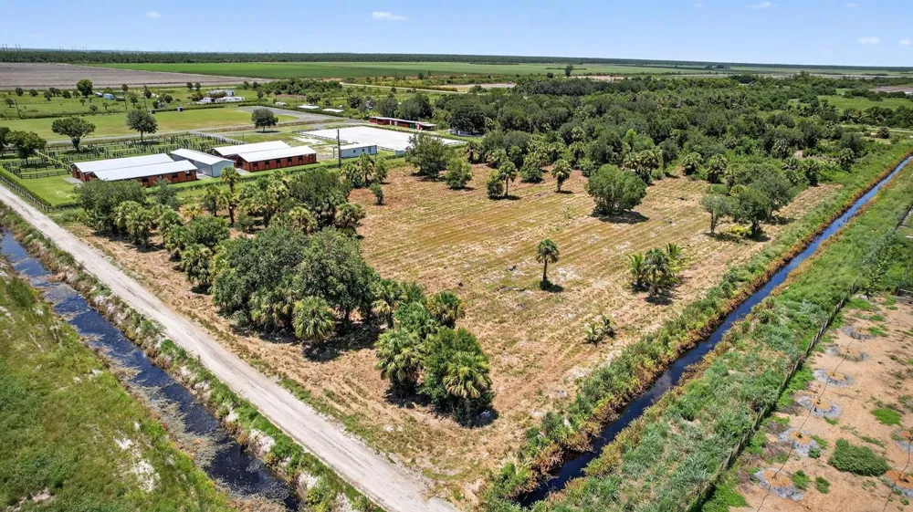 Xx Bedu Court Loxahatchee, FL 33470