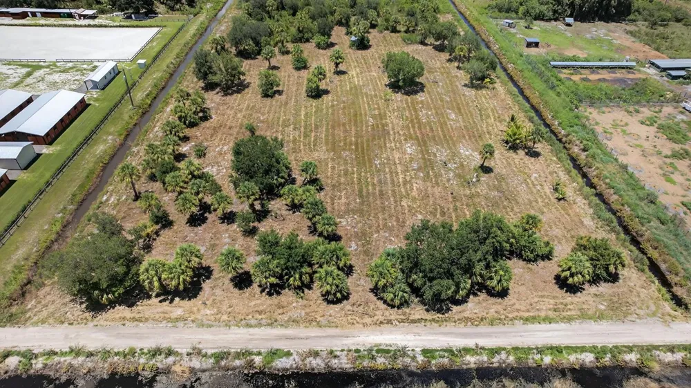 Xx Bedu Court Loxahatchee, FL 33470