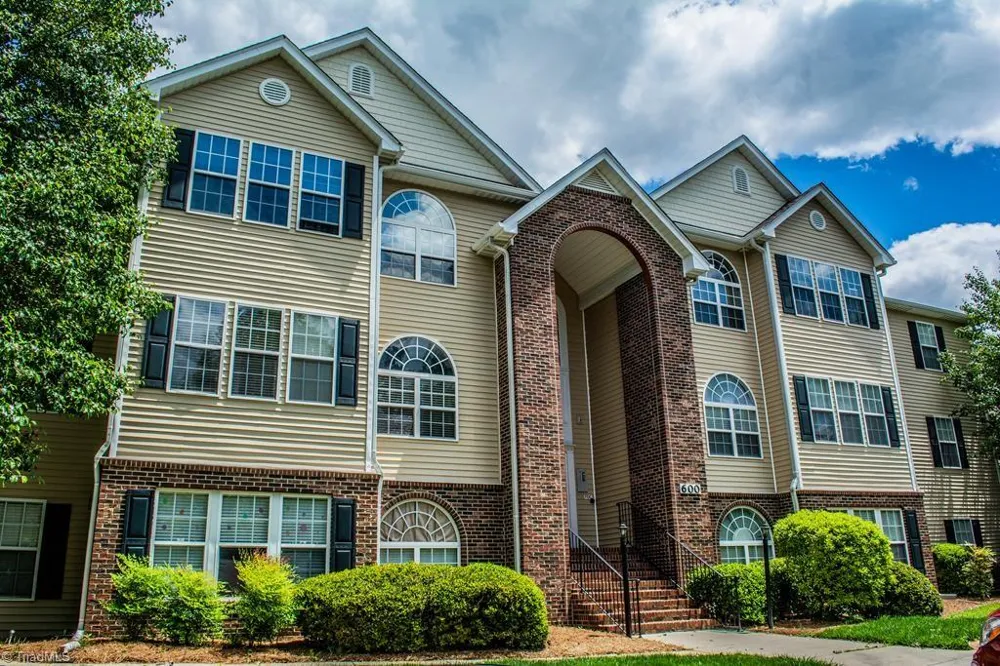 624 Ivy Glen Drive Winston-Salem, NC 27127