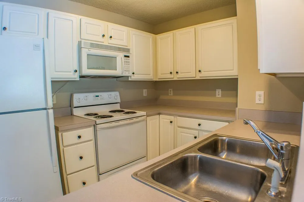 624 Ivy Glen Drive Winston-Salem, NC 27127