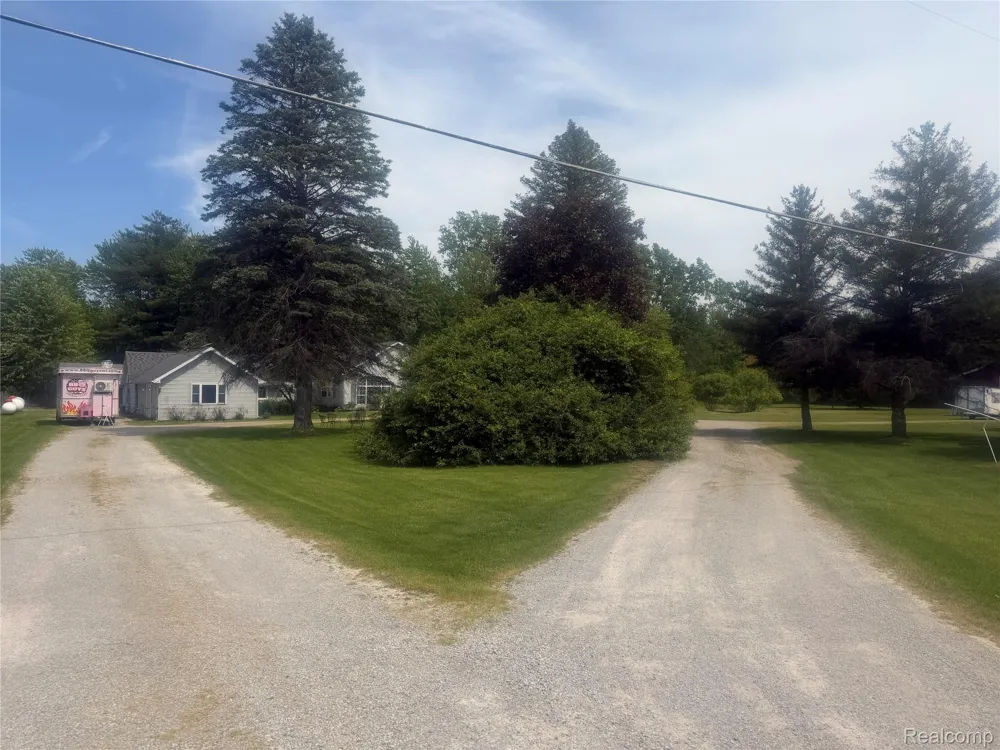5716 Falkenbury Road Deerfield Township, MI 48461