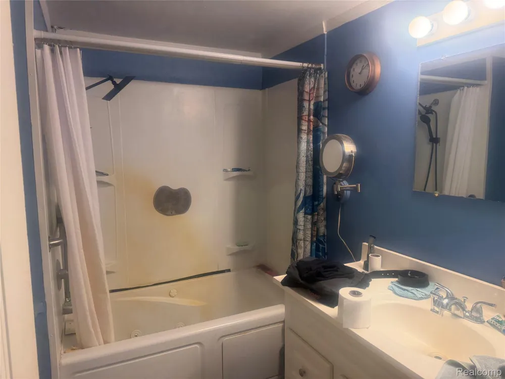 5716 Falkenbury Road Deerfield Township, MI 48461