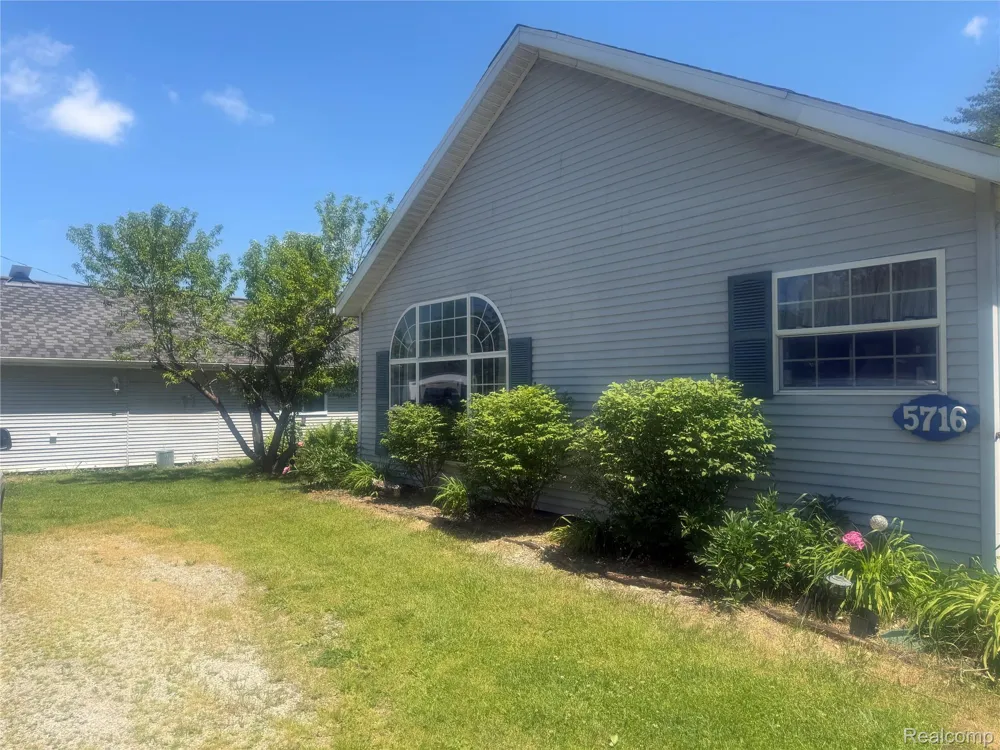 5716 Falkenbury Road Deerfield Township, MI 48461