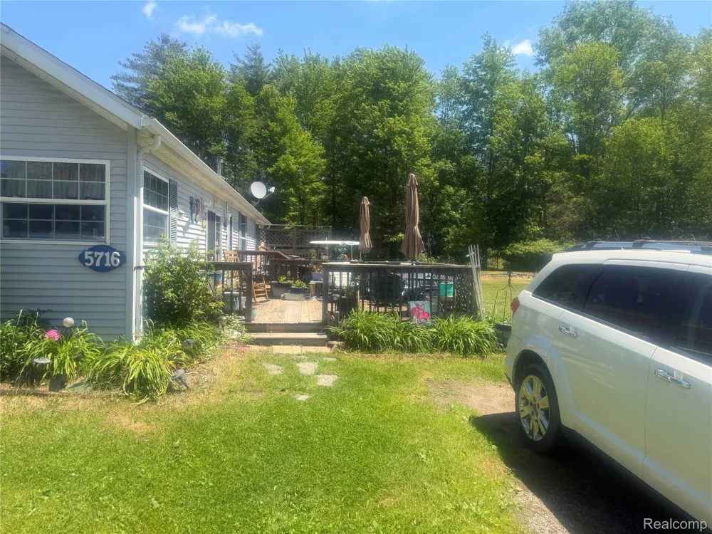 5716 Falkenbury Road Deerfield Township, MI 48461