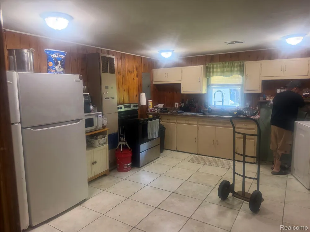 5716 Falkenbury Road Deerfield Township, MI 48461
