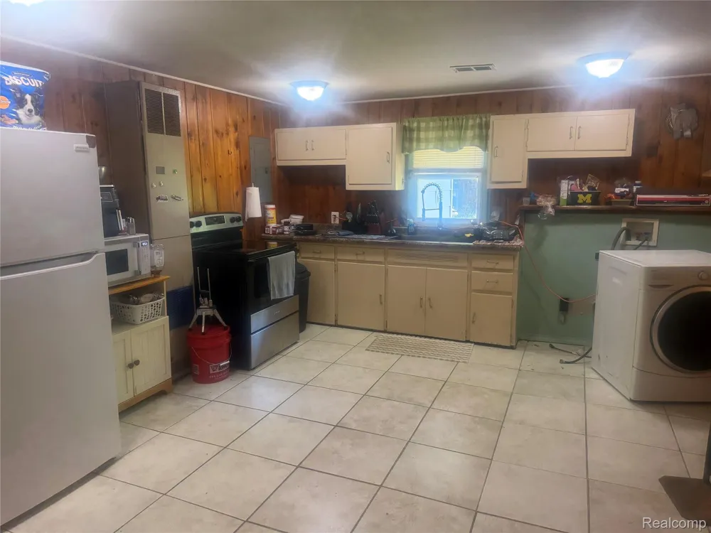 5716 Falkenbury Road Deerfield Township, MI 48461