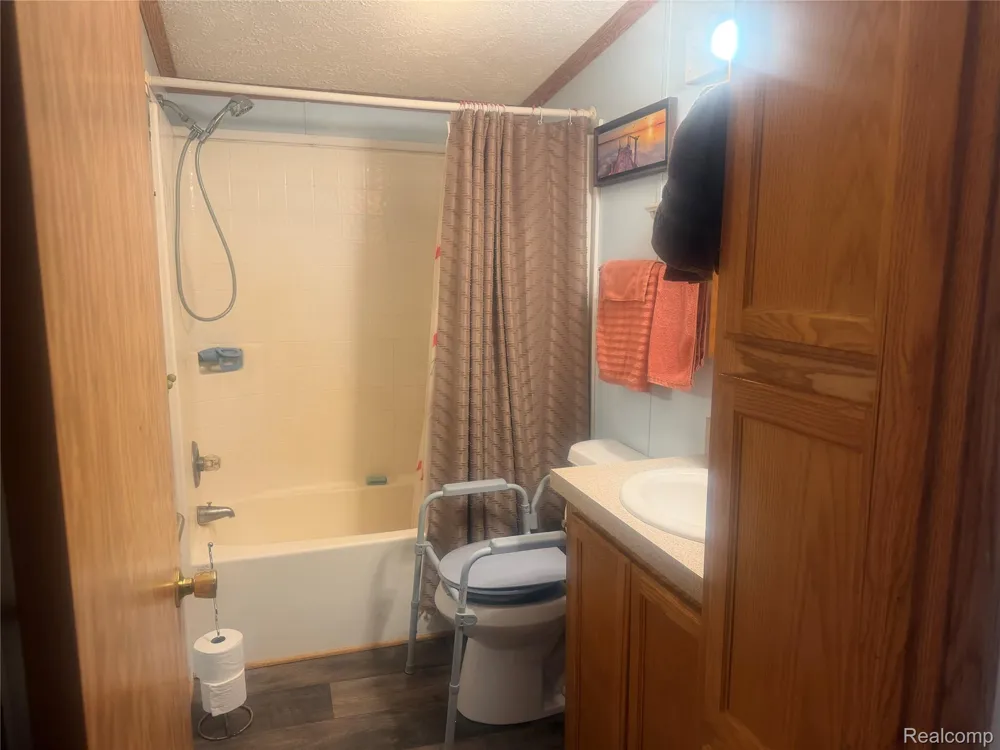 5716 Falkenbury Road Deerfield Township, MI 48461