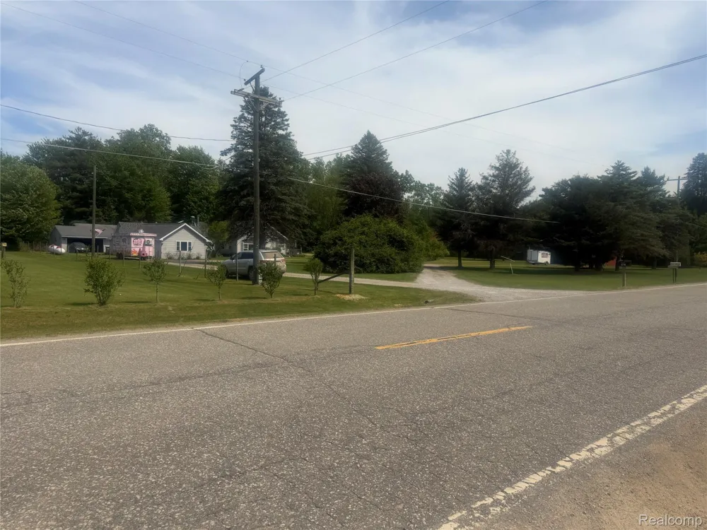 5716 Falkenbury Road Deerfield Township, MI 48461