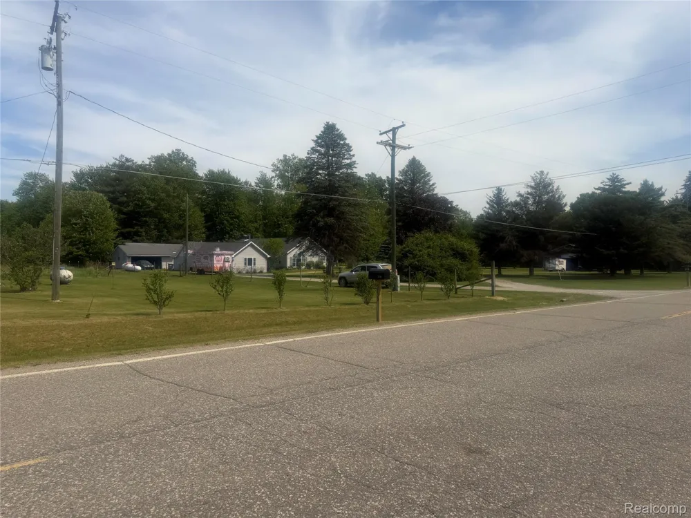 5716 Falkenbury Road Deerfield Township, MI 48461