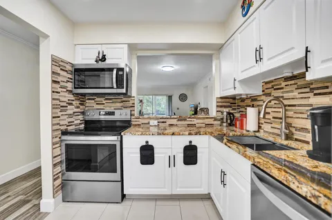 140 Lake Meryl Drive #140
