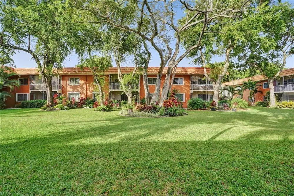 119 NE 19th Court #215 G Wilton Manors, FL 33305