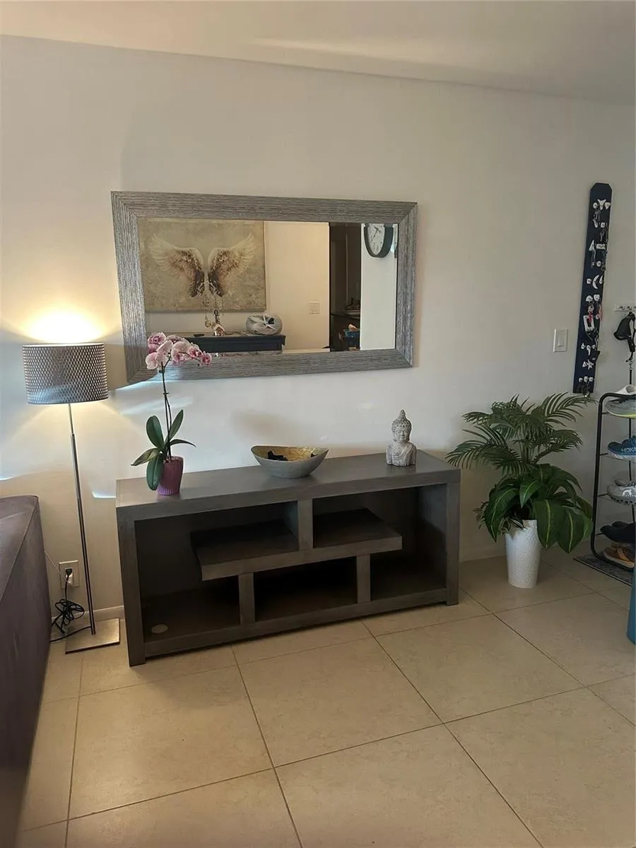 119 NE 19th Court #215 G Wilton Manors, FL 33305