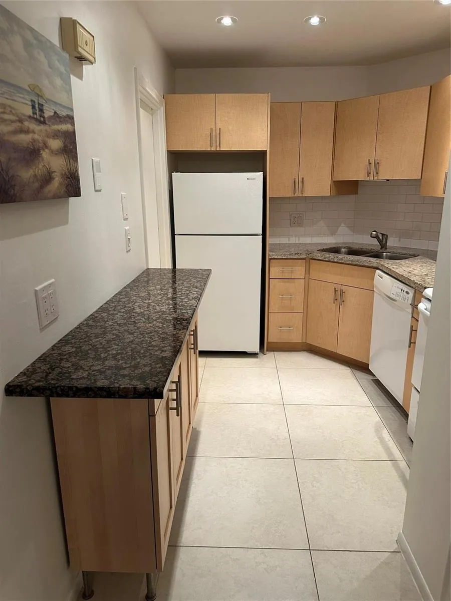 119 NE 19th Court #215 G Wilton Manors, FL 33305