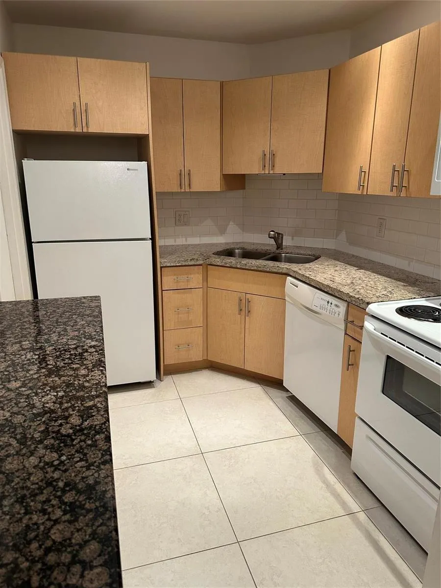 119 NE 19th Court #215 G Wilton Manors, FL 33305