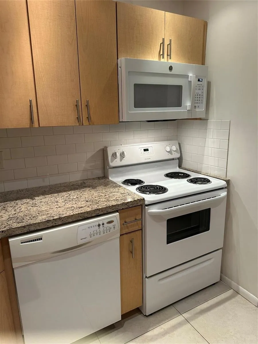 119 NE 19th Court #215 G Wilton Manors, FL 33305