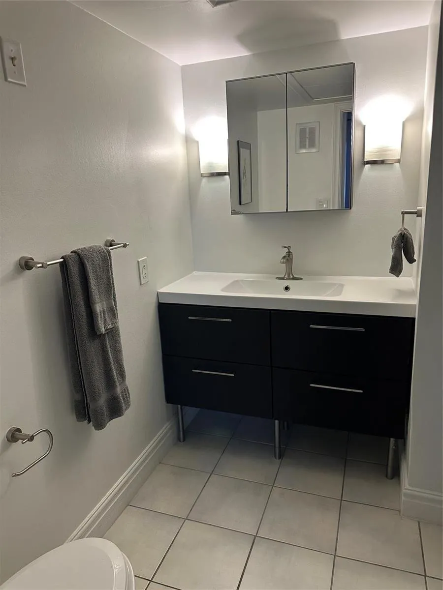 119 NE 19th Court #215 G Wilton Manors, FL 33305