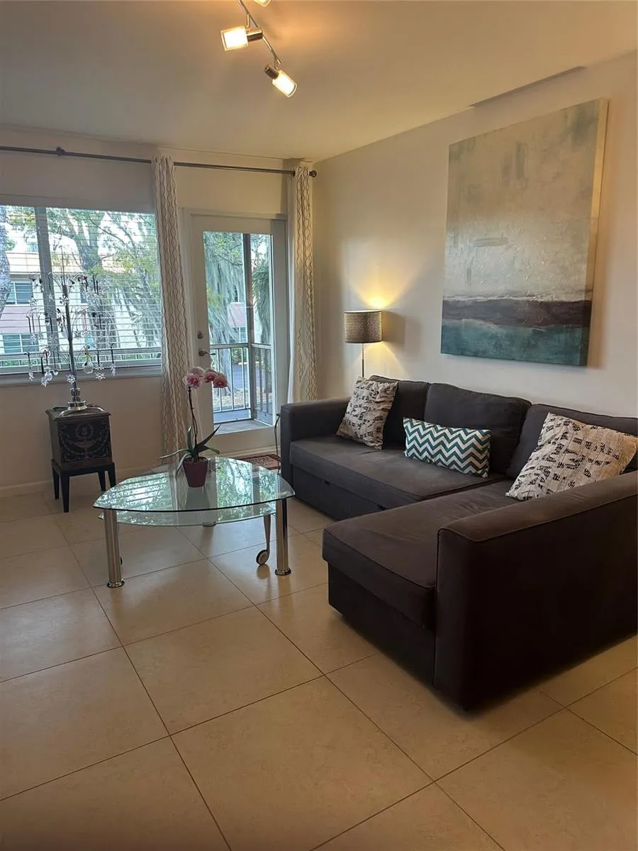 119 NE 19th Court #215 G Wilton Manors, FL 33305