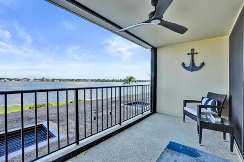 132 Lakeshore Drive #317