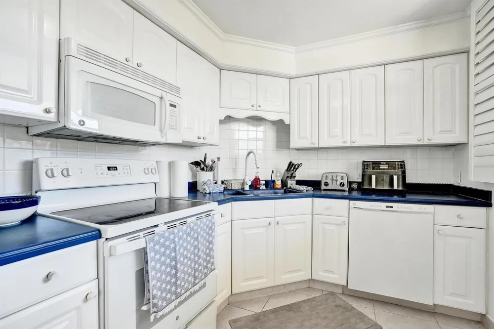 132 Lakeshore Drive #317 North Palm Beach, FL 33408