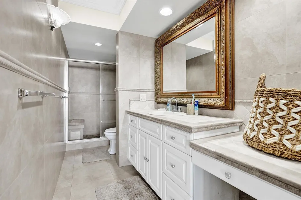132 Lakeshore Drive #317 North Palm Beach, FL 33408