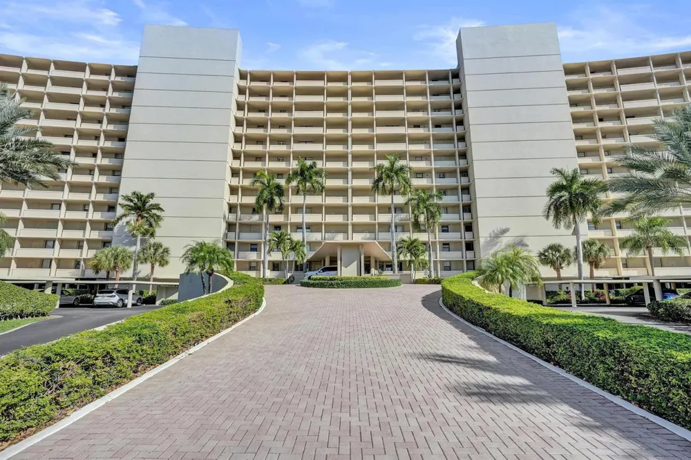 132 Lakeshore Drive #317 North Palm Beach, FL 33408