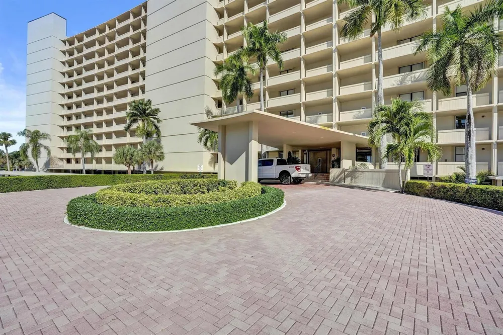 132 Lakeshore Drive #317 North Palm Beach, FL 33408
