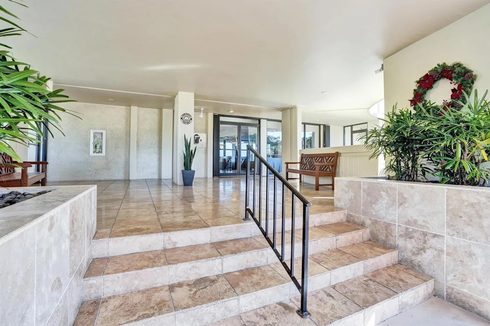 132 Lakeshore Drive #317 North Palm Beach, FL 33408