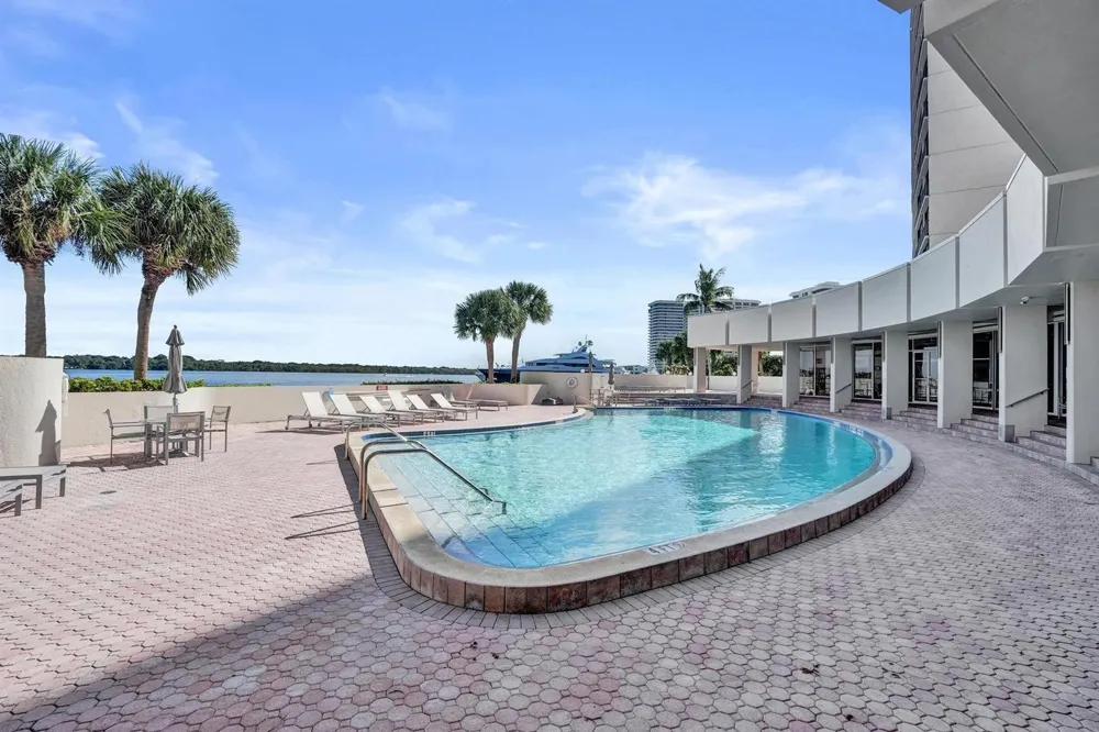 132 Lakeshore Drive #317 North Palm Beach, FL 33408