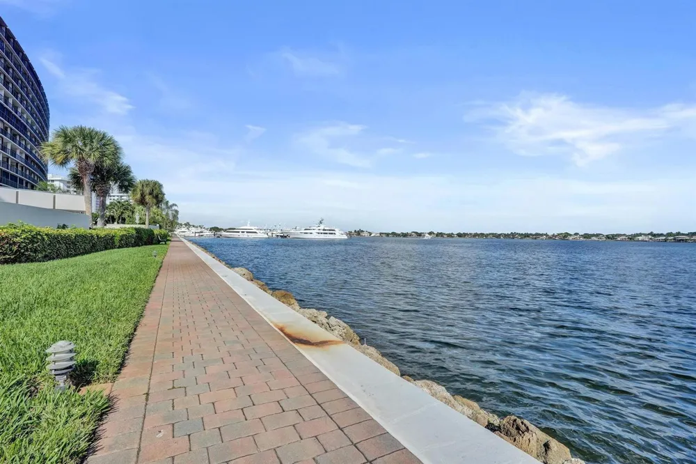 132 Lakeshore Drive #317 North Palm Beach, FL 33408
